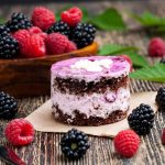 Maliny, černice a koláč