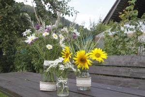 Vyrobte si vintage vázičky do záhrady rýchlo a jednoducho