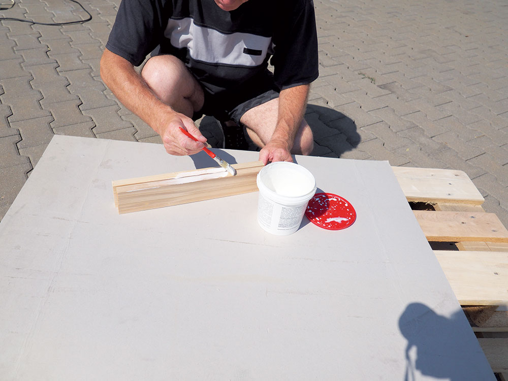 4_Drobnica_dom_jezko_nanasanie_lepidla