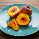 Čo spôsobuje červivosť broskýň?