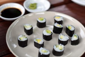 Sushi na tanieri