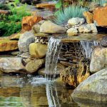 Jazierko s vodopádom v záhrade