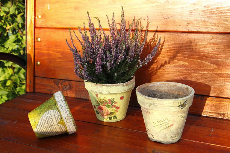 Staré kvetináče nevyhadzujte! Dajte im druhú šancu, aby vyzerali podľa vašich predstáv