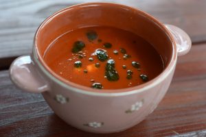 Bazalkové pyré v paradajkovej polievke
