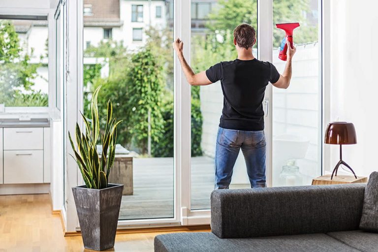 6 dôvodov, prečo si zaobstarať vysávač na okná