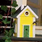 Vtáčia búdka žltej farby
