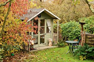Záhradný domček na jeseň