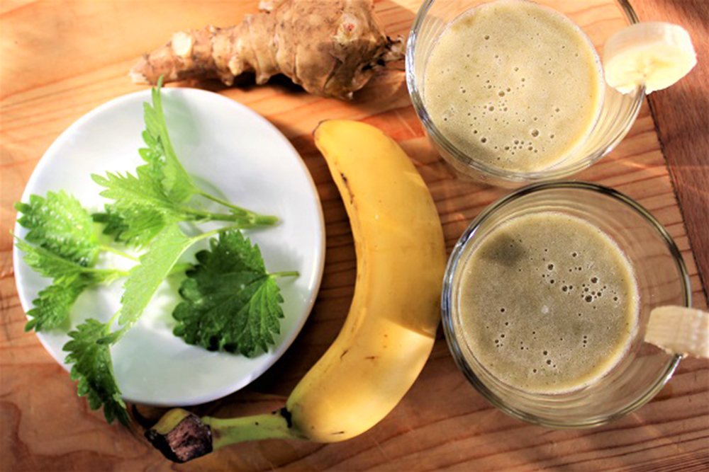 Smoothie s banánom, žihľavou a topinamburom