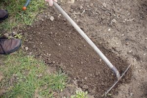 Príprava pôdy na výsadbu pažítky