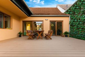 10 výhod, ktoré prináša terasa z kvalitného drevoplastu