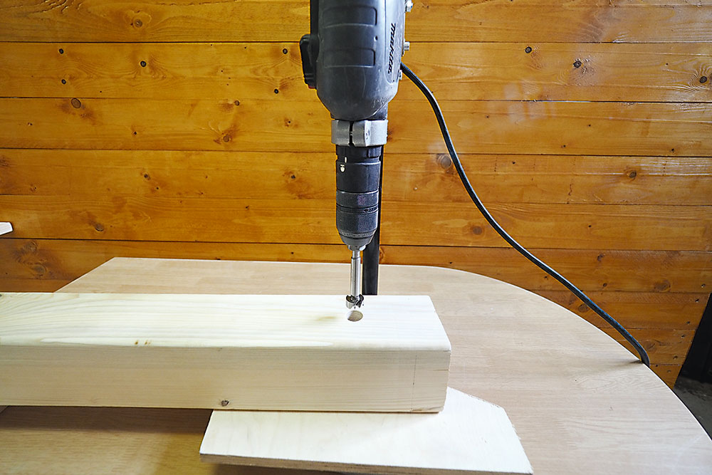 Vŕtanie diery do dreva