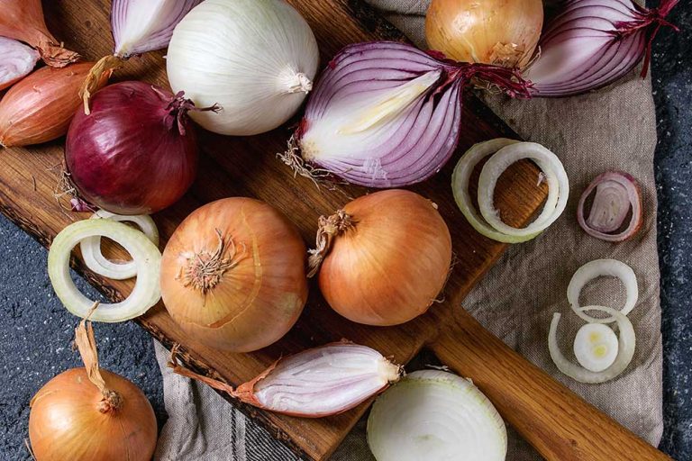 Jesennú výsadbu cibule ešte stále stíhate. Oproti tej jarnej má svoje špecifiká