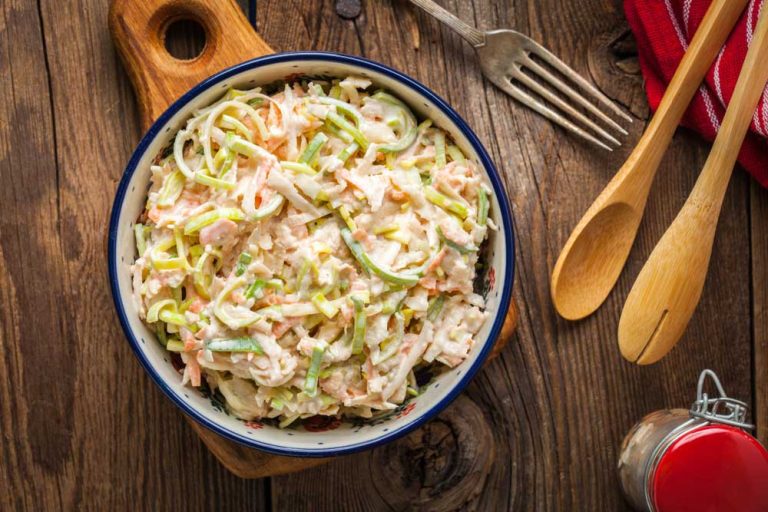 Ako zužitkovať staršie jablká? Pripravte si chutný jablkovo-pórový šalát