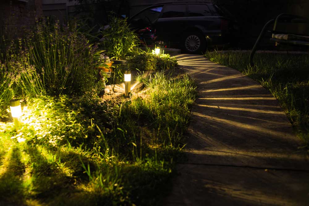 Osvetlenie záhradného chodníka