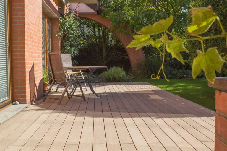 Zvažujete novú terasu? Poradíme vám, podľa čoho spoznáte kvalitný drevoplast