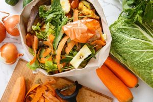 Zeleninové šupky ako odpad z kuchyne