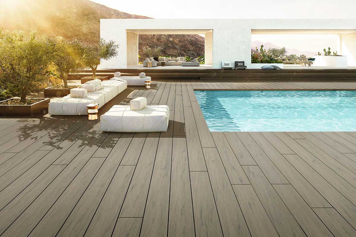 Drevoplastová terasa k bazénu