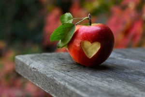 Jablkové dobroty: Ako si pripraviť chutnú prílohu k obedu a zdravé sladkosti