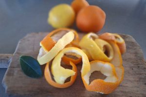 Pomarančové šupky ako náhrada za chémiu: Poznáte tieto lacné a ekologické spôsoby, ako ich využiť?