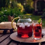 Domáce letné limonády z ovocia a byliniek