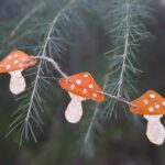 Dekorácie z citrusových šupiek v tvare muchotrávok