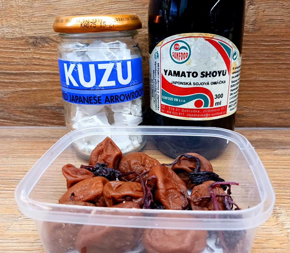 Suroviny na prípravu nápoja Ume-Sho-Kuzu