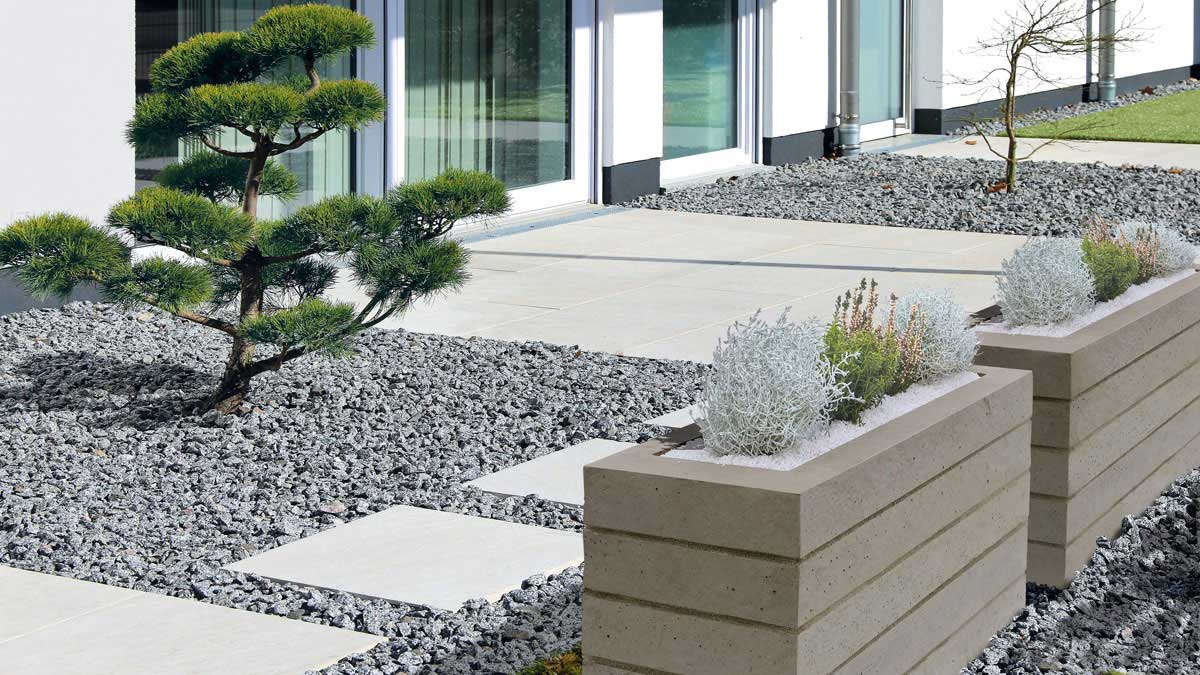 Kvetináče vyrobené z múrového systému Bradstone Lias