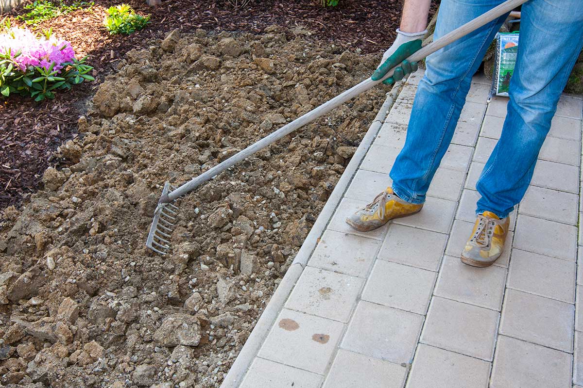 Príprava plochy na položenie kobercového trávnika