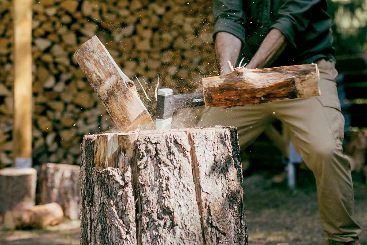 Príprava palivového dreva na zimu 