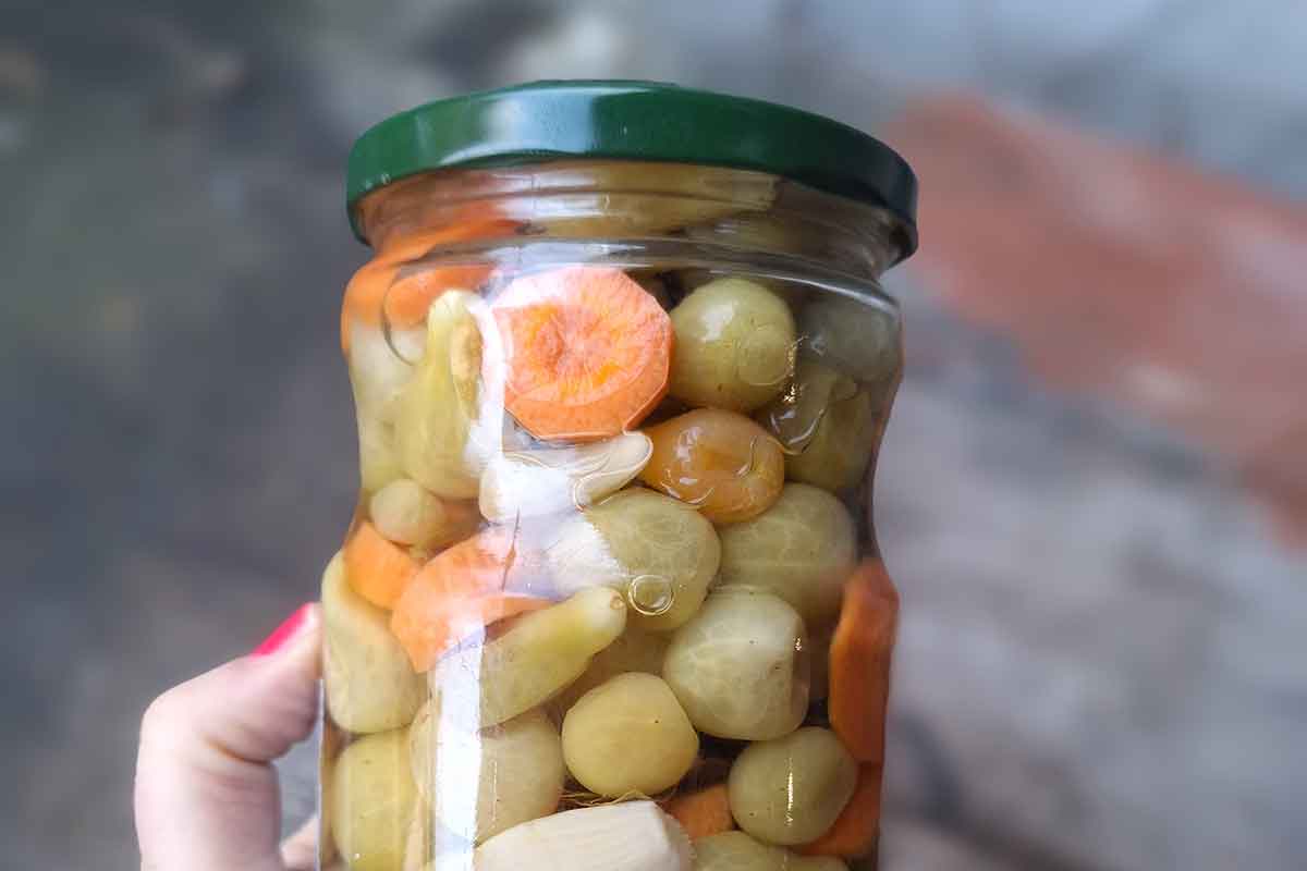 Zelené paradajky naložené ako uhorky