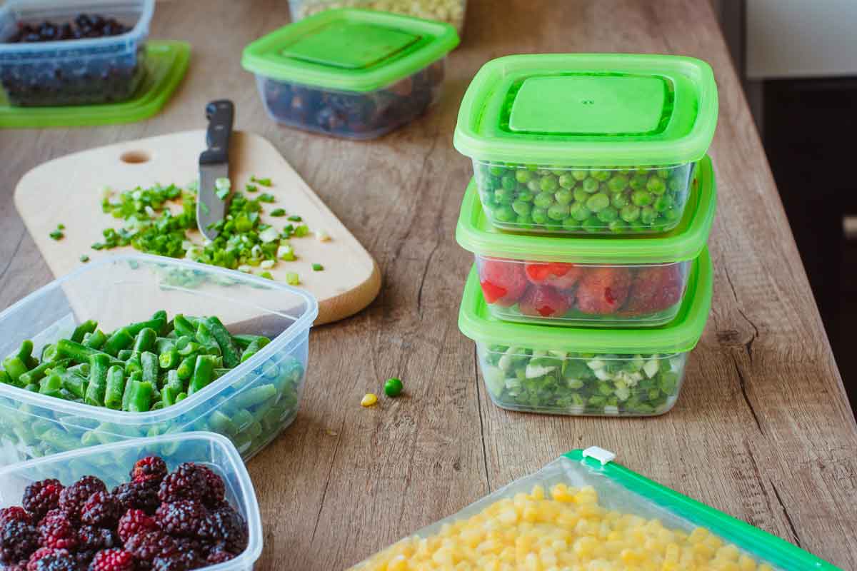 Mrazenie ovocie a zeleniny v plastových boxoch