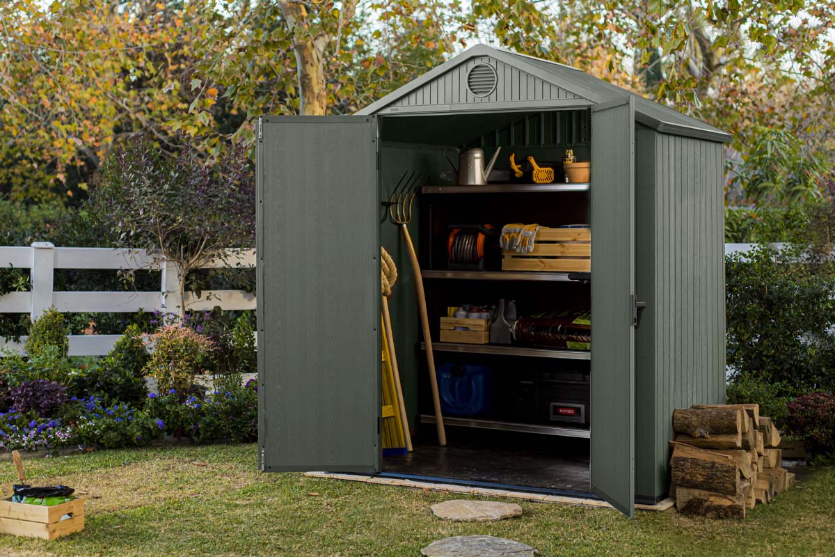 Uskladnenie záhradného nábytku v domčeku