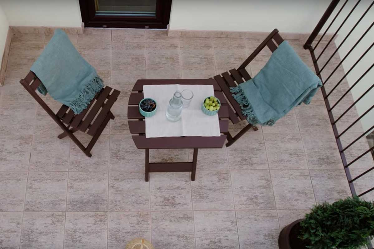 Náter záhradného nábytku farbou Balakryl