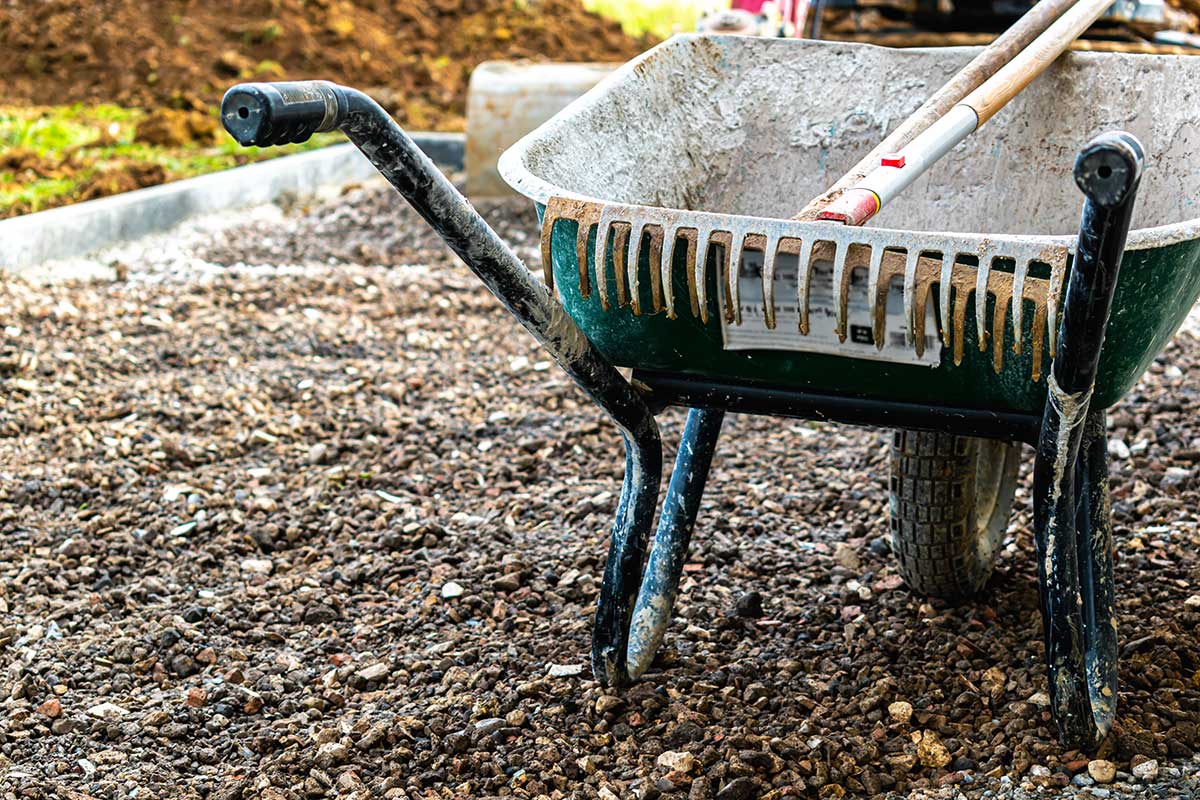 Oprava a využitie starých záhradných pomôcok