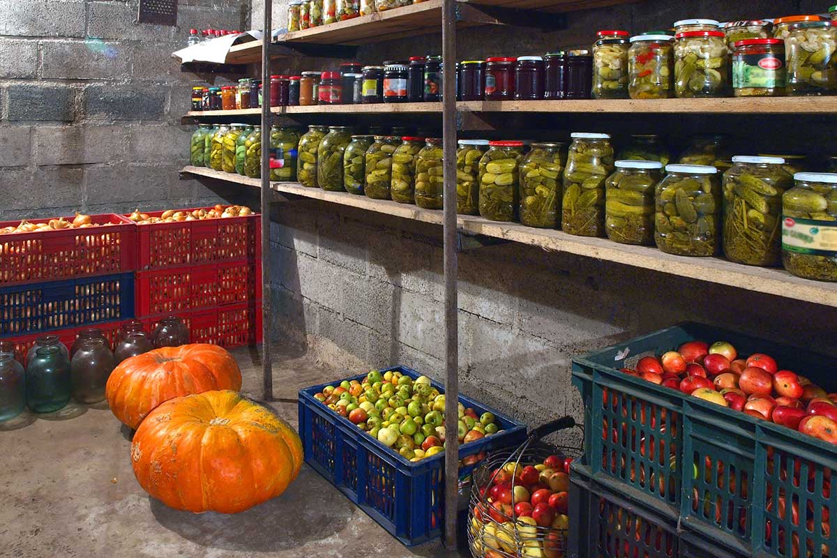 Pivnica na skladovanie úrody a zaváranín