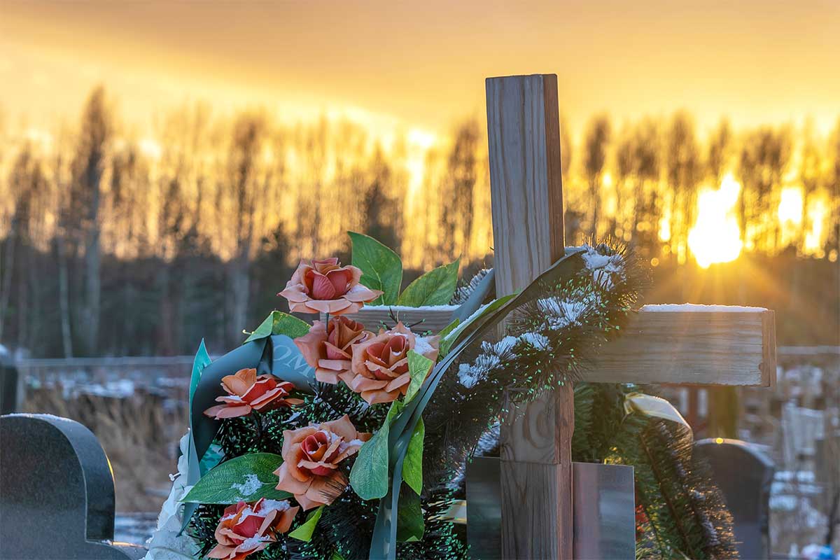 Dušičkový veniec z umelých kvetov