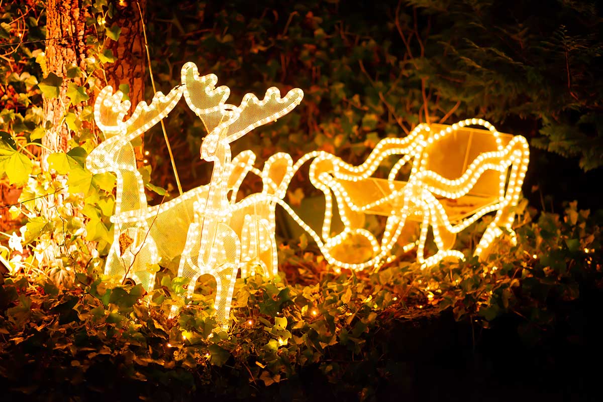 Vianočné svetelné dekorácie do záhrady