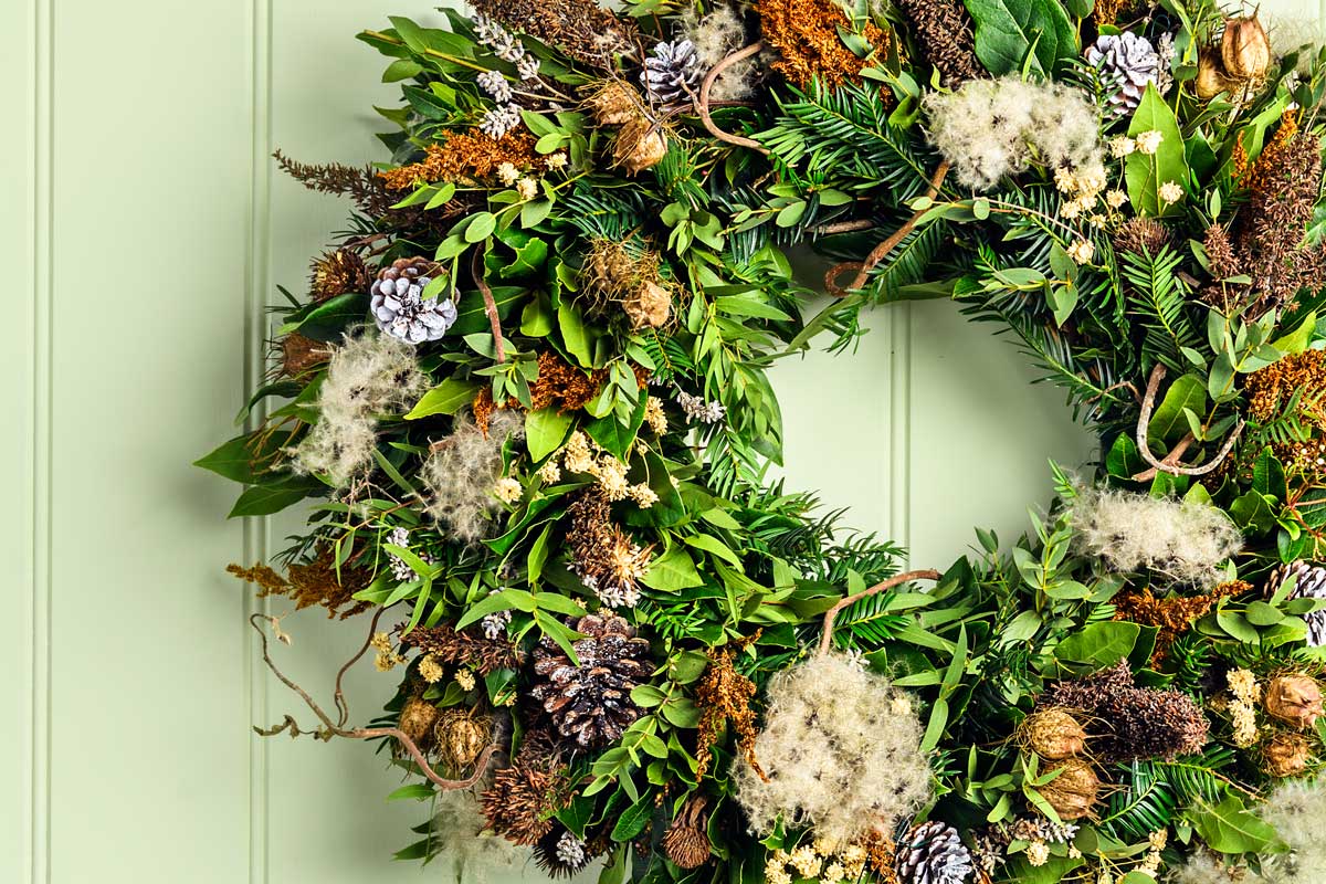 Nápady na prírodné vianočné vence na dvere