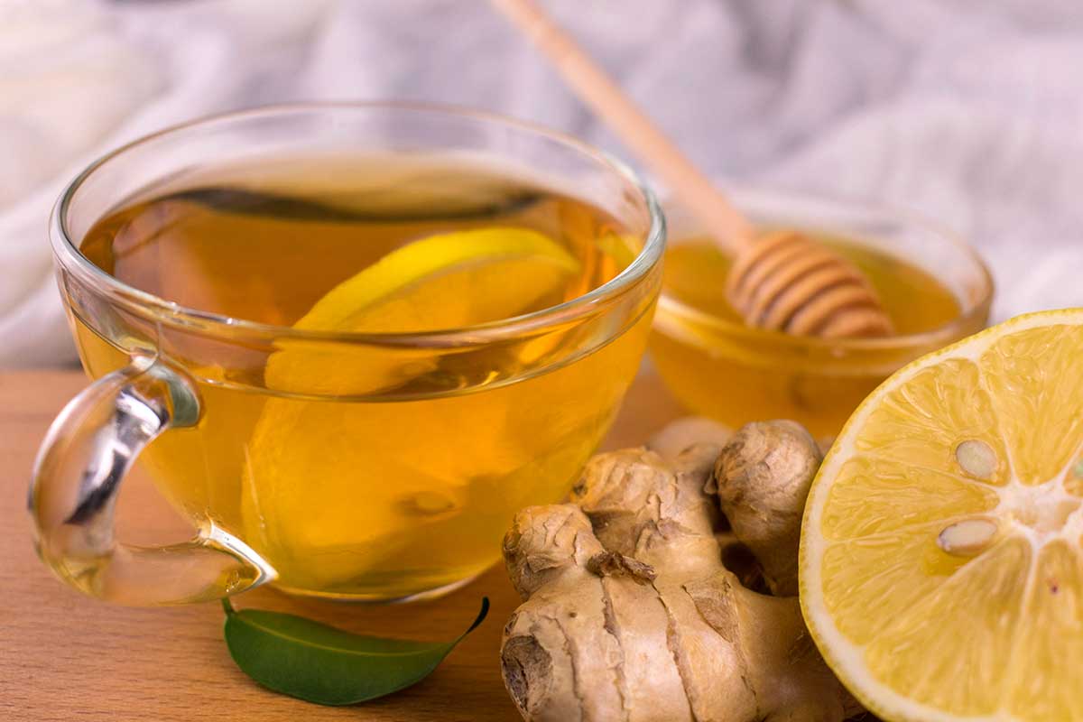Čaj so zázvorom, medom a citrónom