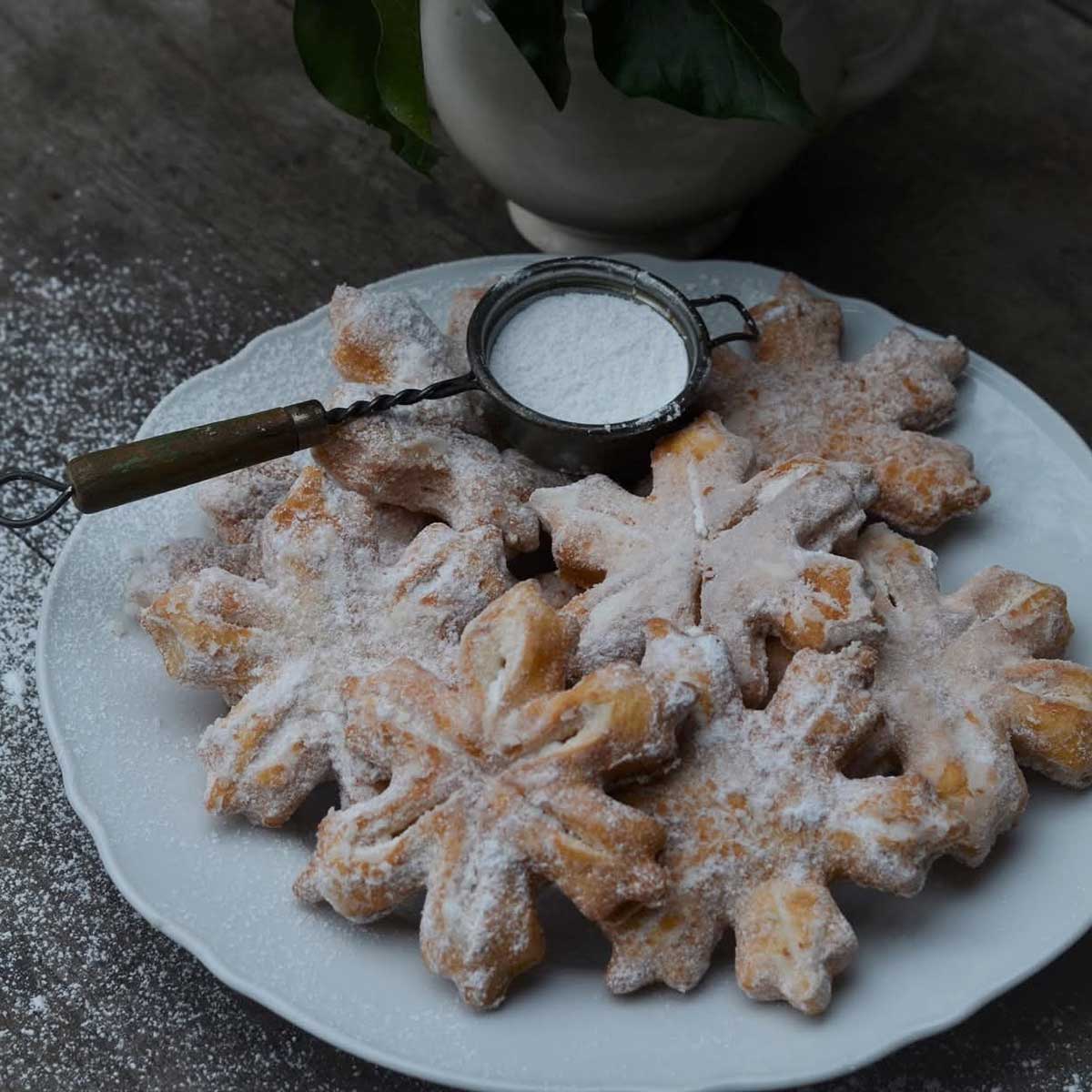 Fánky v tvare snehových vločiek