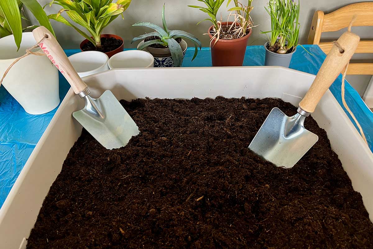 Plastový kontajner na zeminu