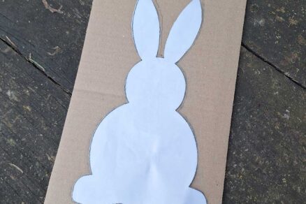 Prekreslenie šablóny zajaca na kartón