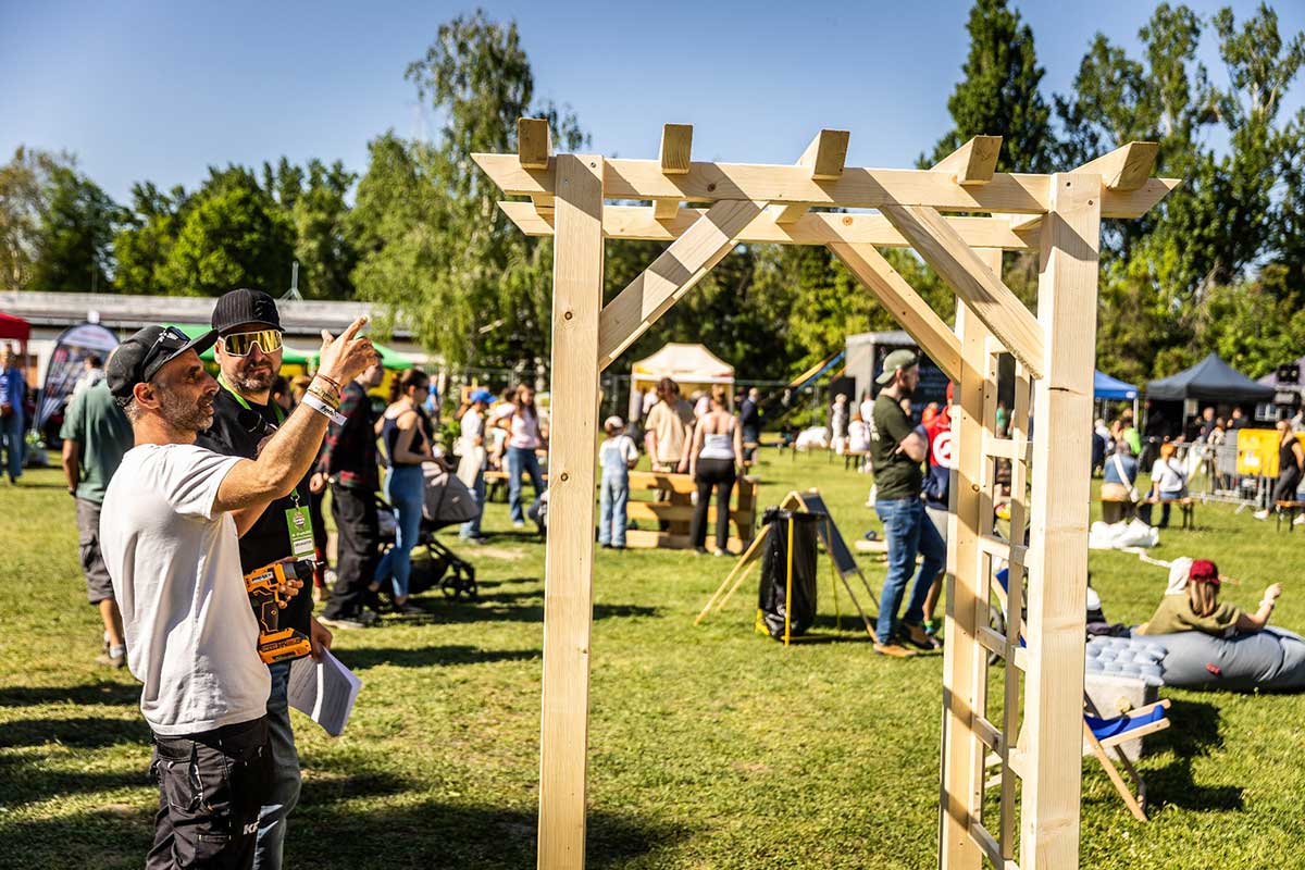 Lukáš Urblík s projektom pergoly na Festivale záhrad a hobby 2025