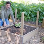 Jednoduchý vyvýšený záhon známeho záhradníka Adama Frosta