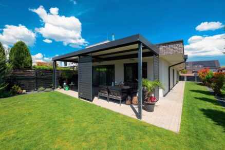 Montovaná pergola s bočnými stenami GARDEON