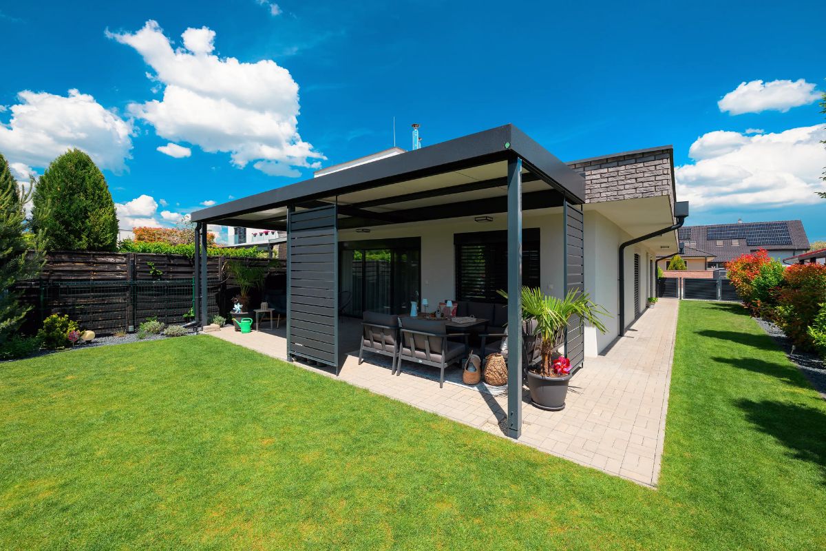 Montovaná pergola s bočnými stenami GARDEON