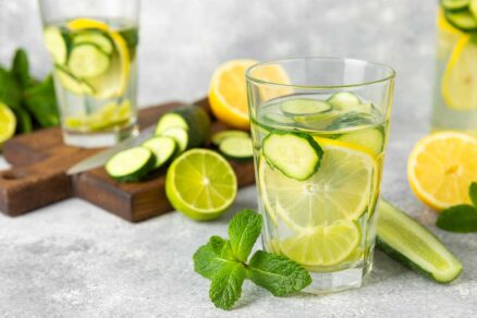 Uhorková limonáda s mätou a limetkou