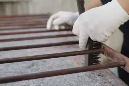 Nanesenie náteru na zhrdzavený povrch