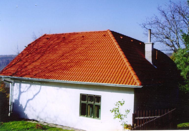 Červená strecha na dome